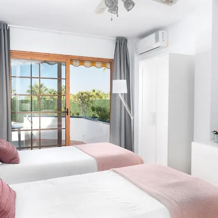 Club Olympus In Garden Апартаменты