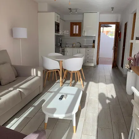 Club Olympus In Garden アパート