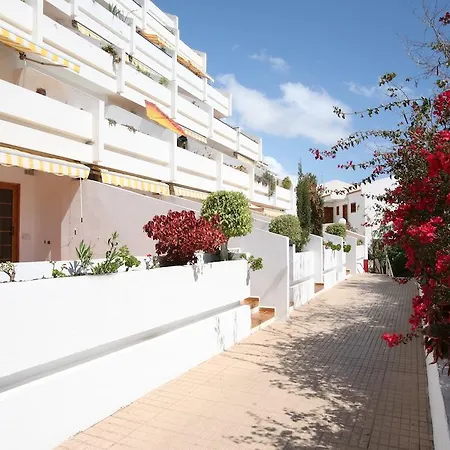 Club Olympus In Garden Apartment